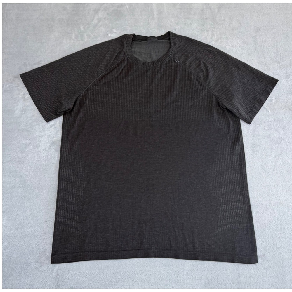 Lululemon Mens Metal Vent Tech Shirt XL Dark Gray Short Sleeve Athletic Training